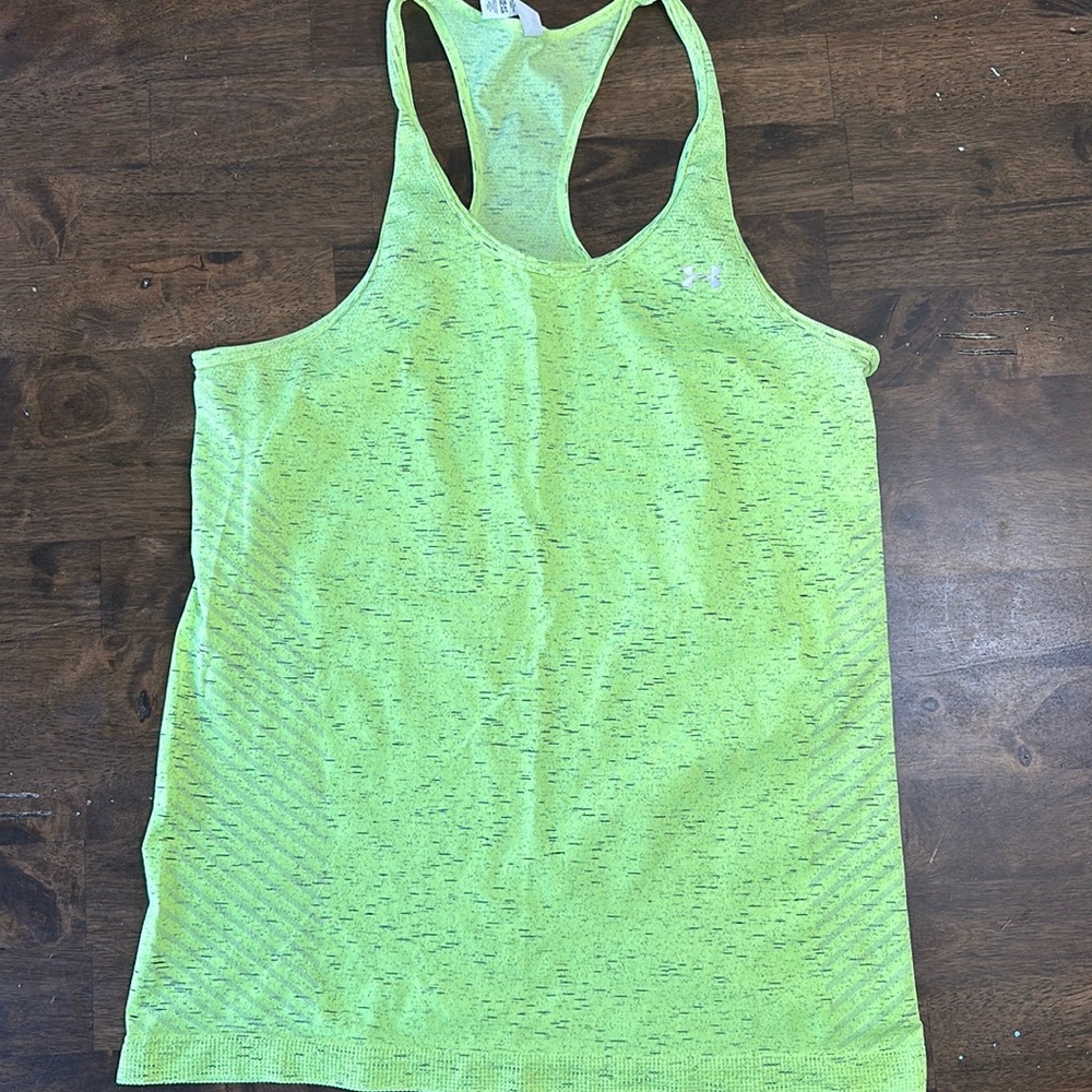 New without tags under armour tank